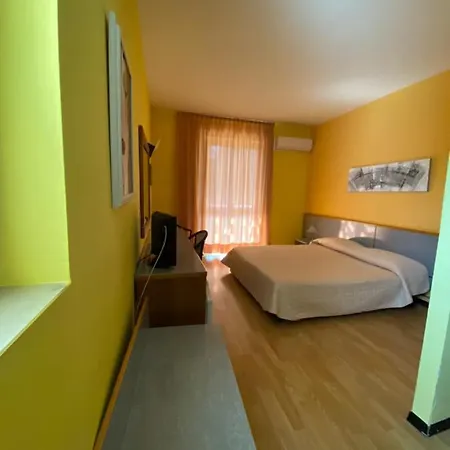 Venusia 3*
